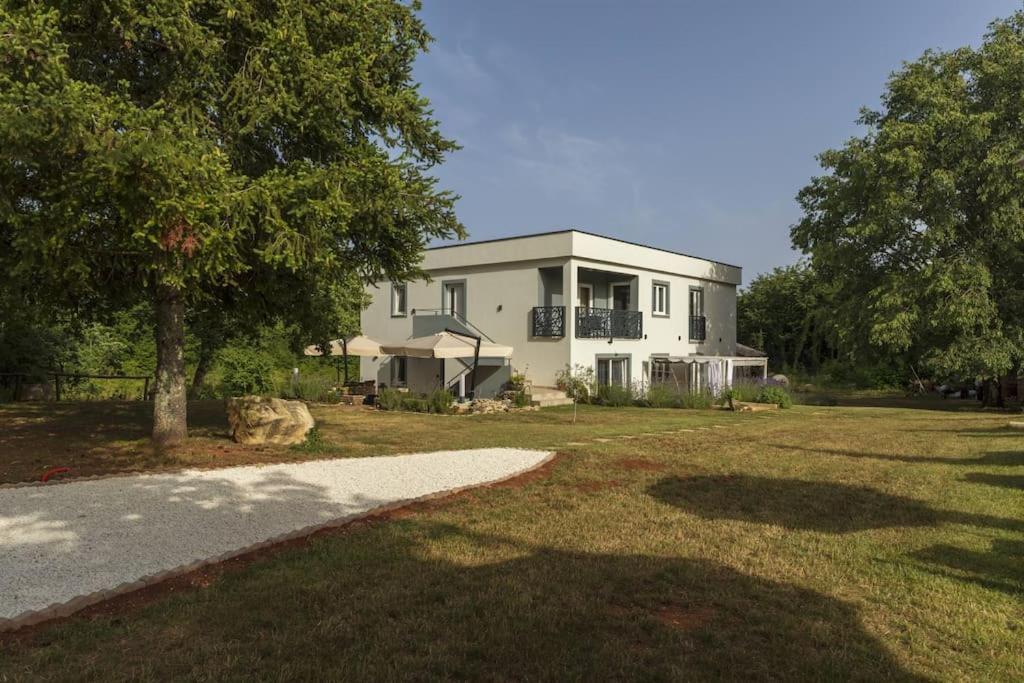 Luxury Villa Cetiri Hrasta Pican Exterior photo